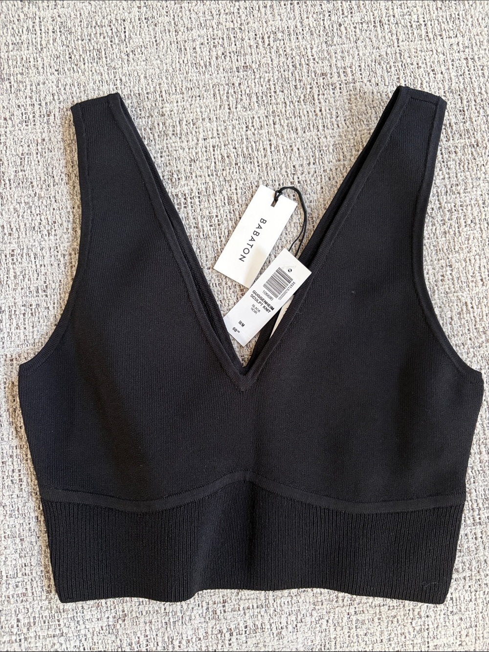 NWT Babaton Black Ribbed V-Neck Crop Guggenheim Sculpt Knit Top, med